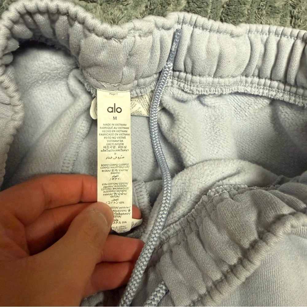 ALO Yoga Size Medium Wide Leg Accolade Sweatpants in Winter Frost Preppy Casual - Picture 5 of 8